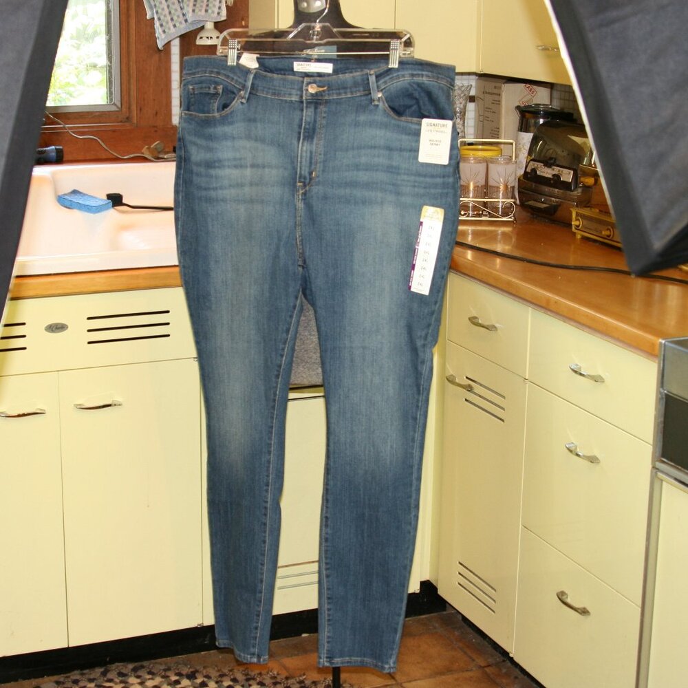 Levi's Signature Mid Rise Skinny Women's Jeans NWT